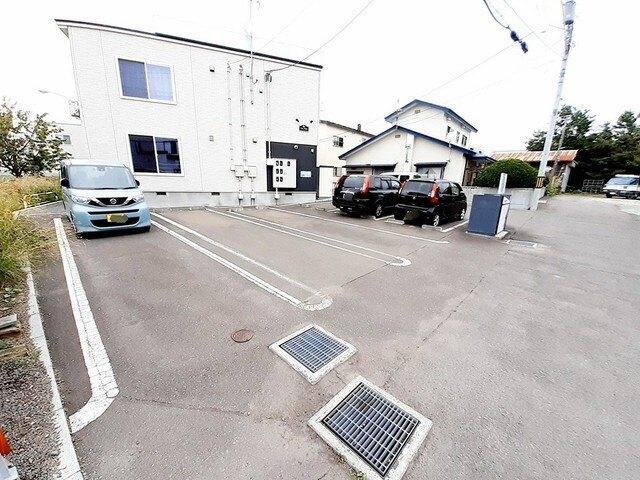 ウーノディエーチ（103） 駐車場