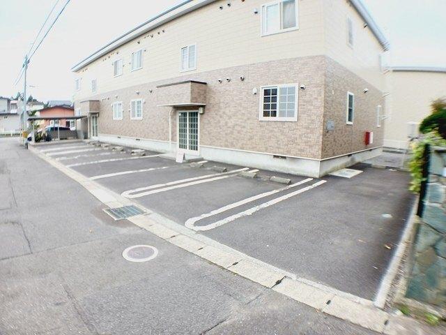 ジェルメ上野（201） 駐車場
