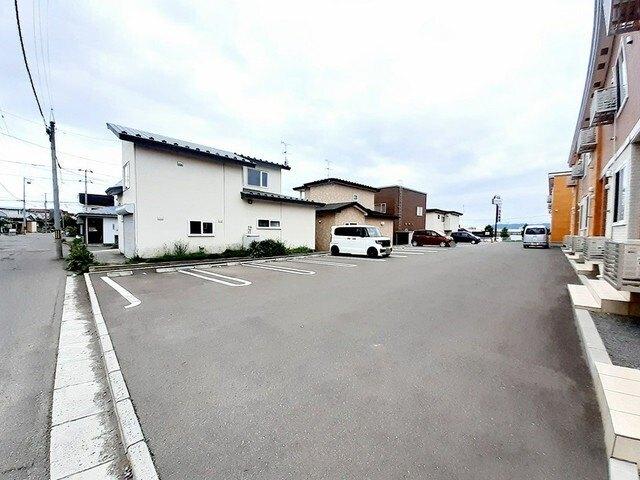 スパライ銀世Ⅵ（202） 駐車場