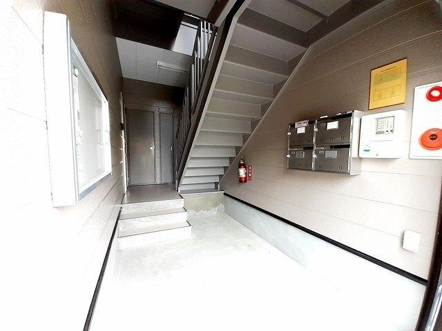 コリーヌ．ビラ（102） エントランス