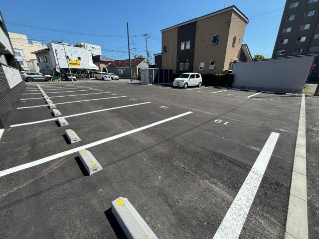 ソレミア（103） 駐車場