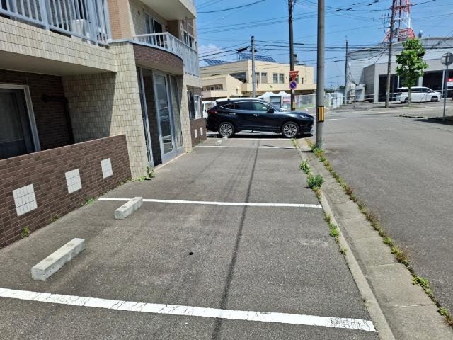 プランドール千歳（202） 駐車場