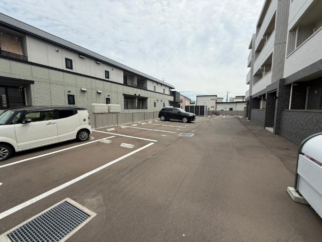アオイヴィレッジ美原（202） 駐車場