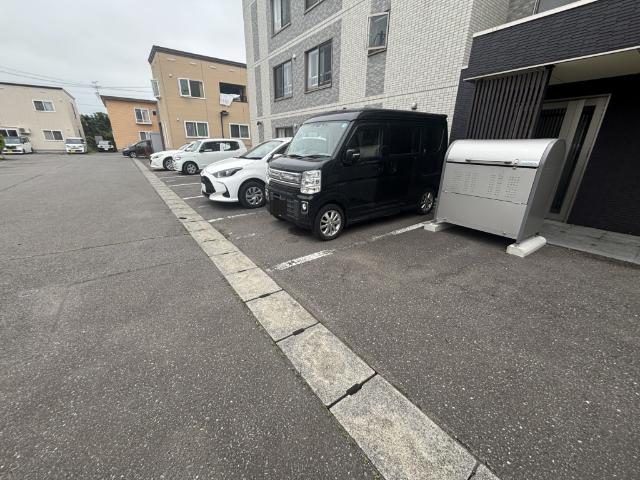 シュクル七重浜（402） 駐車場