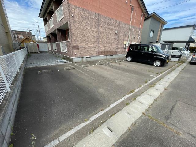 フラットロフォーテン（103） 駐車場