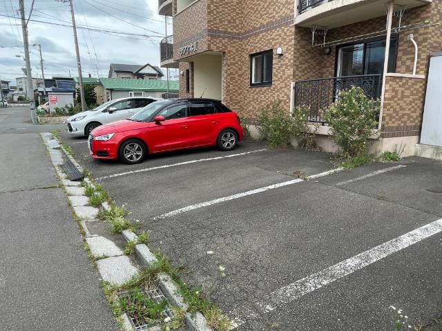 ラフィネII（ラフィネツー）（102） 駐車場
