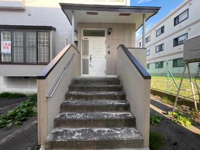 函館市中道アパート エントランス