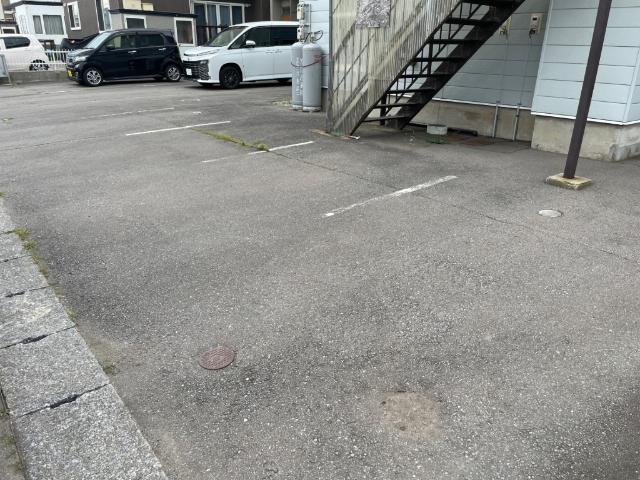 北斗市久根別アパート 駐車場