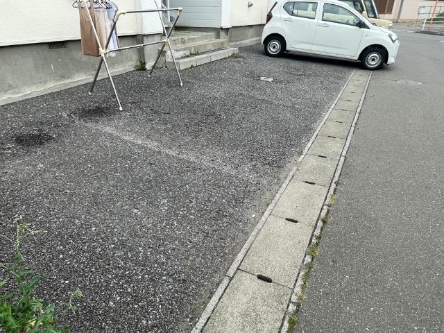 函館市美原アパート 駐車場