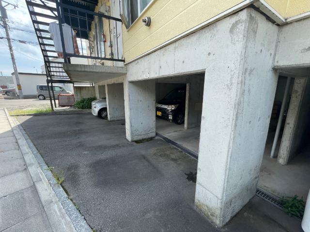 函館市美原アパート 駐車場