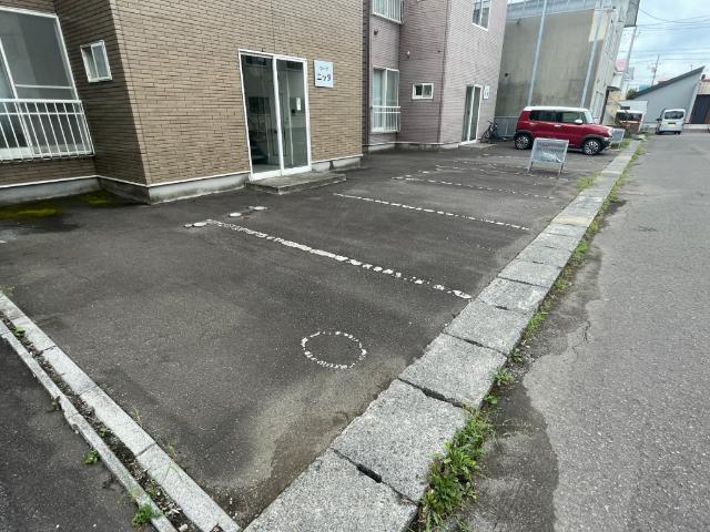 函館市美原アパート 駐車場