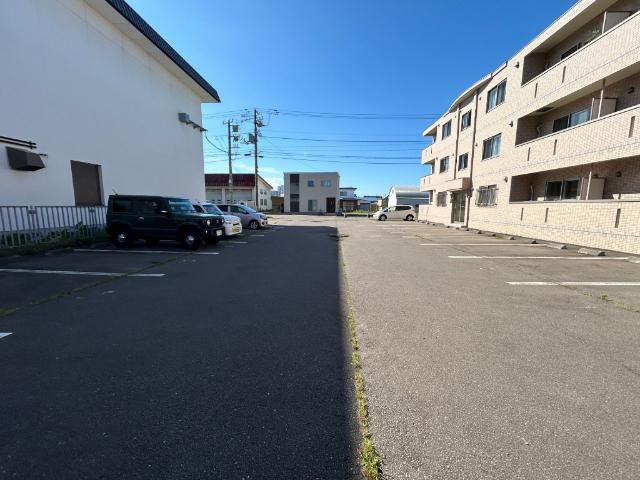 ラヴィドールII（304） 駐車場