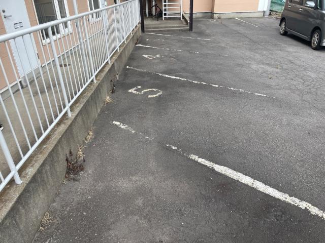 函館市港町アパート 駐車場