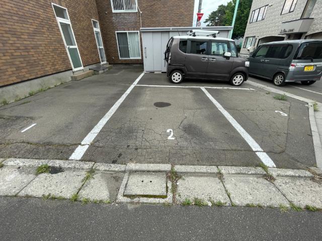 函館市五稜郭町アパート 駐車場
