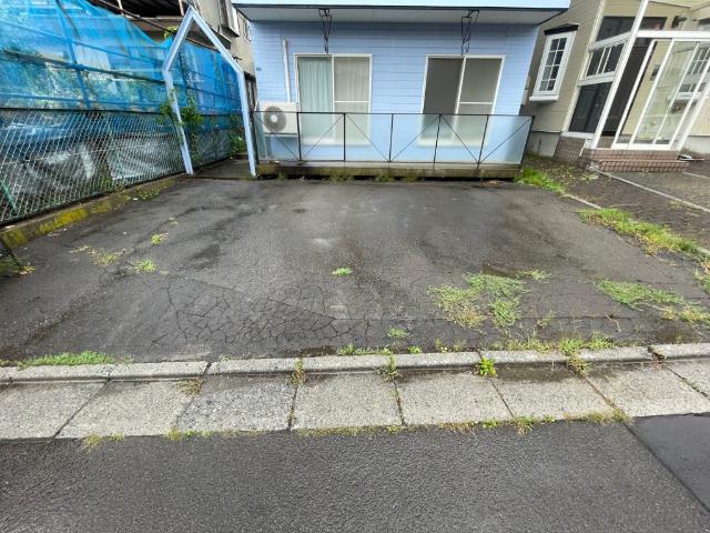 函館市日吉町アパート 駐車場