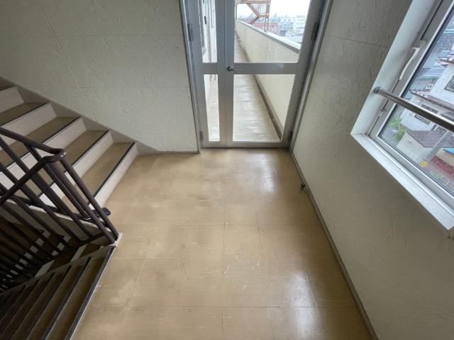 函館市桔梗アパート エントランス