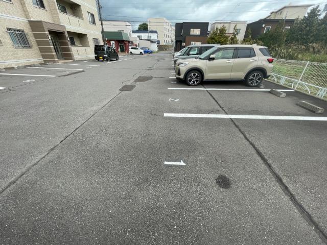 セゾンクレールIII（402） 駐車場