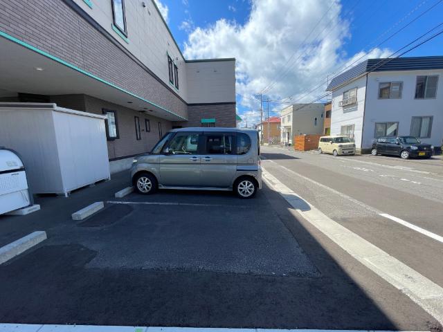 函館市杉並町アパート 駐車場