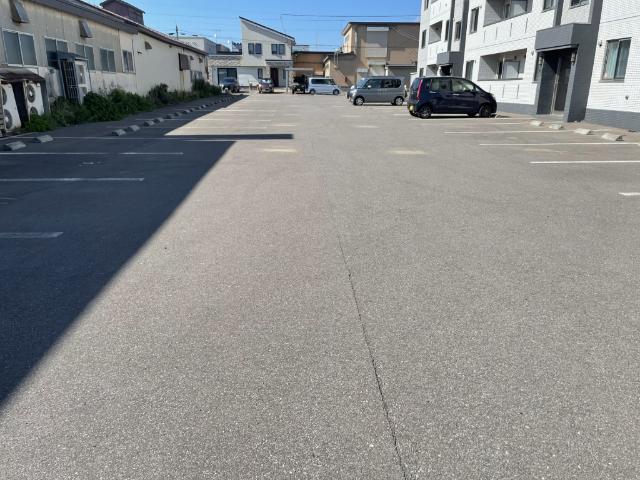 Ｂｒｕｉｎ．Ｋ（ブルーインケー）（201） 駐車場