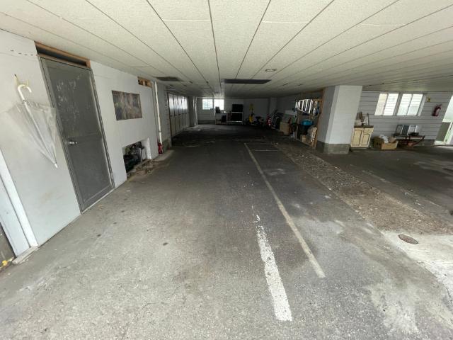 函館市富岡町アパート 駐車場