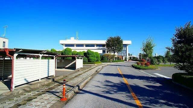 行政センター：1000m