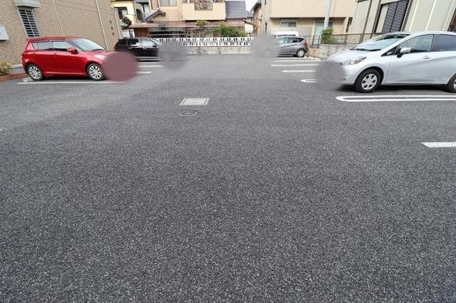 シェ･コパン（105） 駐車場