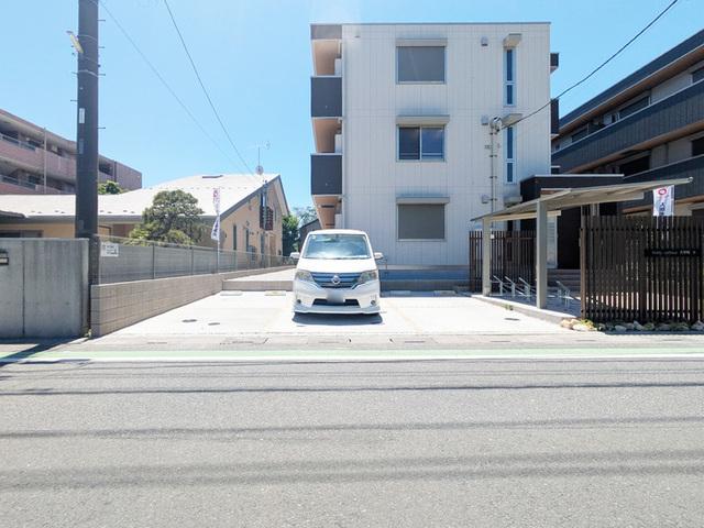ノーブルラフィネ万平町　B（105） 駐車場