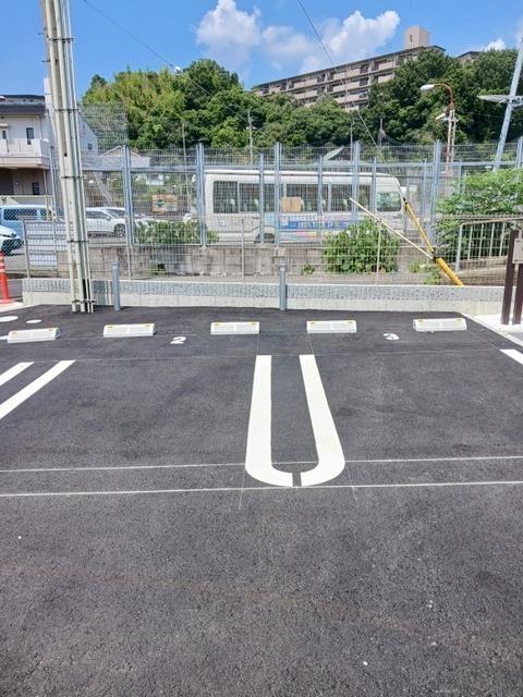 ユニゾン安満　Ａ棟（302） 駐車場