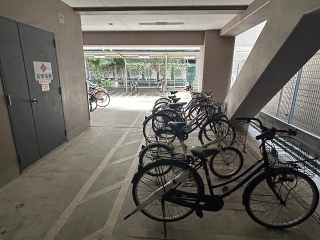 セントアミール南久宝寺（803） 駐車場