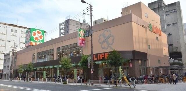 ライフ阿波座駅前店：593m