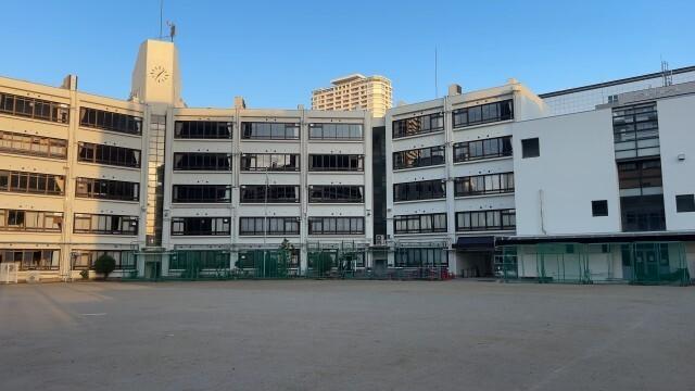 大阪市立東中学校：638m
