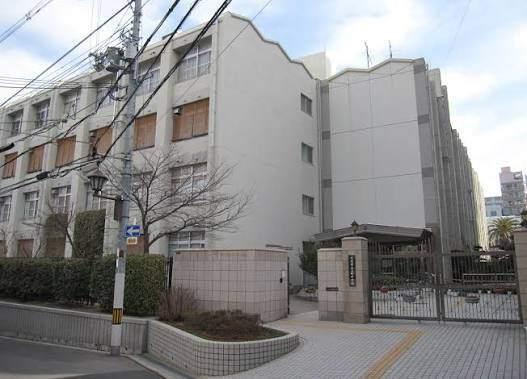 大阪市立上町中学校：613m