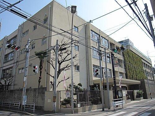 大阪市立高津小学校：276m