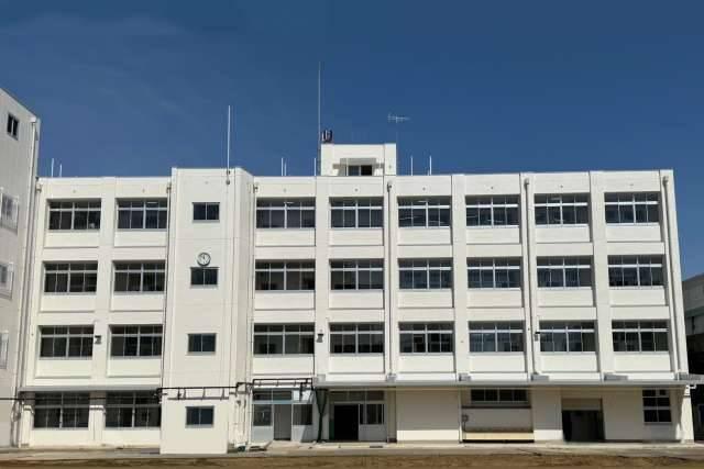 大阪市立心和中学校：821m