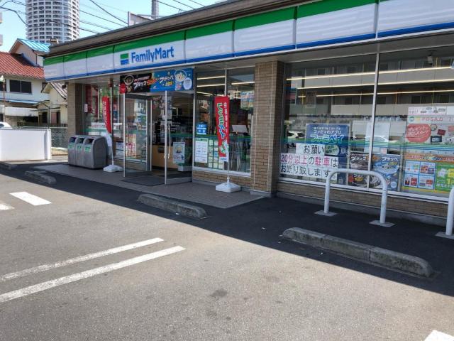 ファミリーマート南本町店：94m