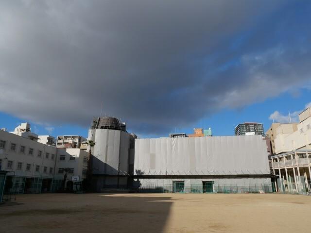 大阪市立木津中学校：305m
