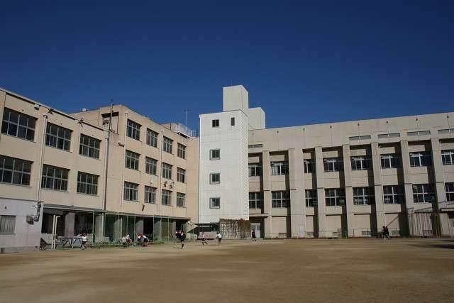 大阪市立塩草立葉小学校：802m