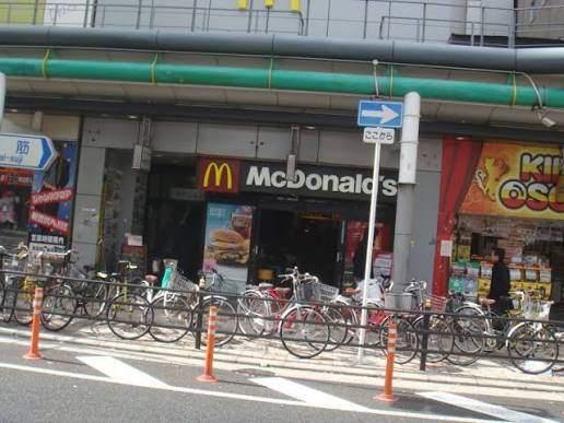 マクドナルド日本橋三丁目店：232m