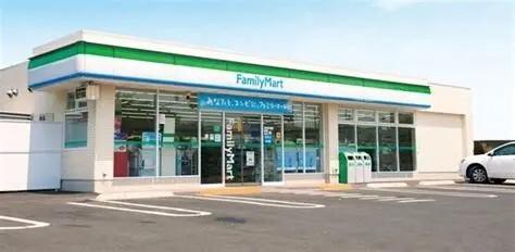 ファミリーマート大阪プール東店：140m