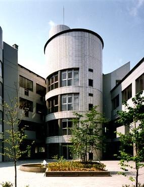 大阪市立港中学校：743m