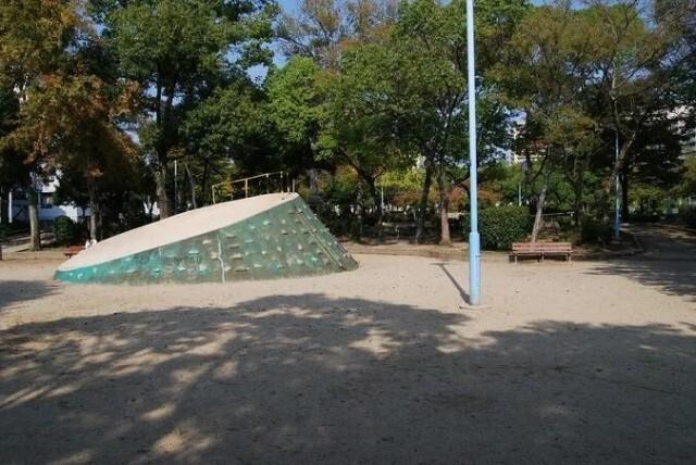 池島公園：883m