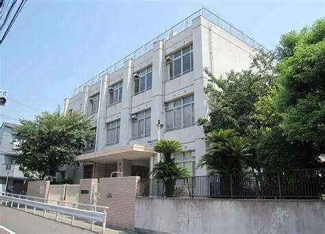 大阪市立市岡小学校：182m