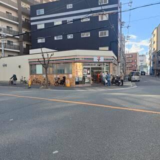 セブンイレブン大阪南堀江4丁目西店：246m