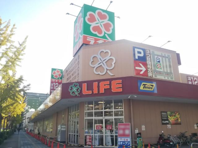 ライフ塩草店：469m