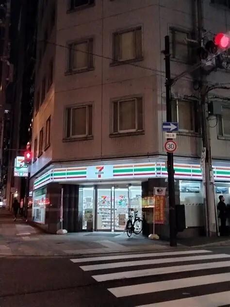セブンイレブン大阪内本町1丁目店：101m