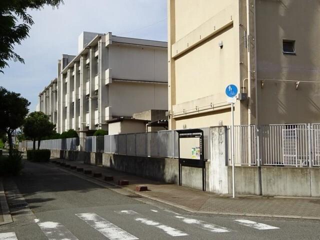 大阪市立豊崎中学校：955m