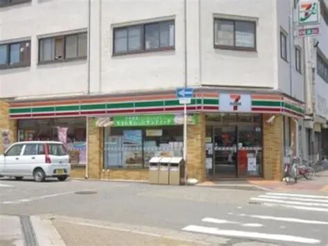 セブンイレブン大阪大国町駅北店：175m