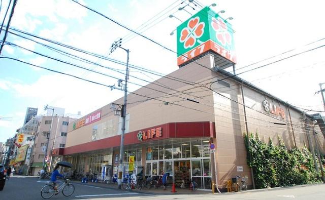 ライフ大国町店：425m