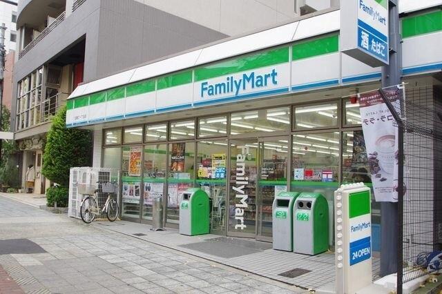 ファミリーマート北堀江一丁目店：60m