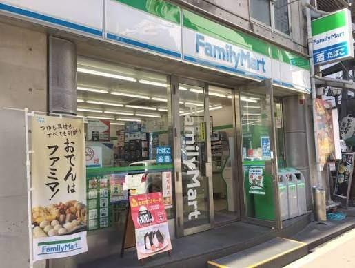 ファミリーマートエル本町店：128m
